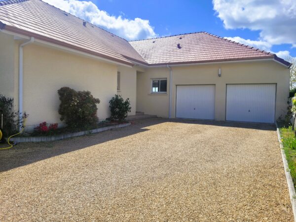Maison de plain-pied 4 chambres avec double garage – Image 6