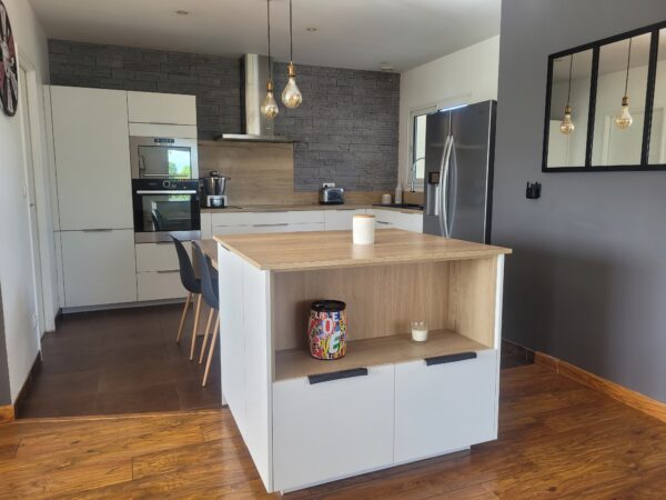 Maison de plain-pied 4 chambres avec double garage – Image 5