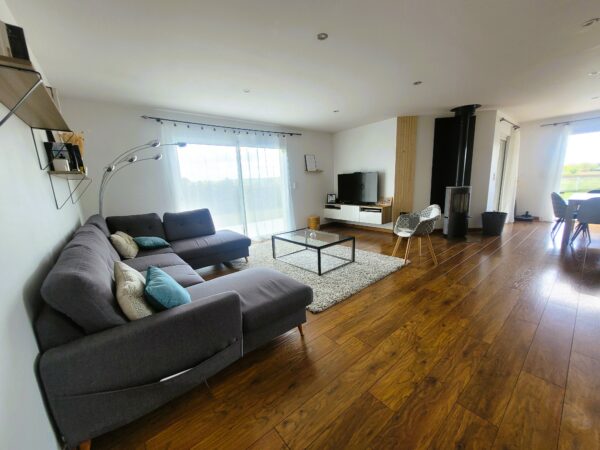 Maison de plain-pied 4 chambres avec double garage – Image 3