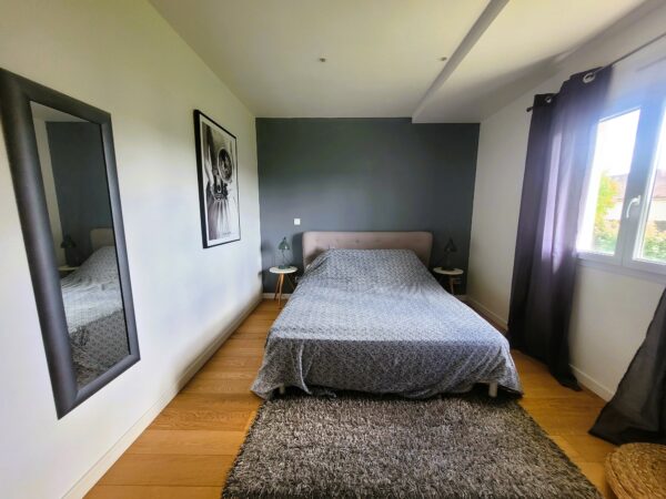 Maison de plain-pied 4 chambres avec double garage – Image 4