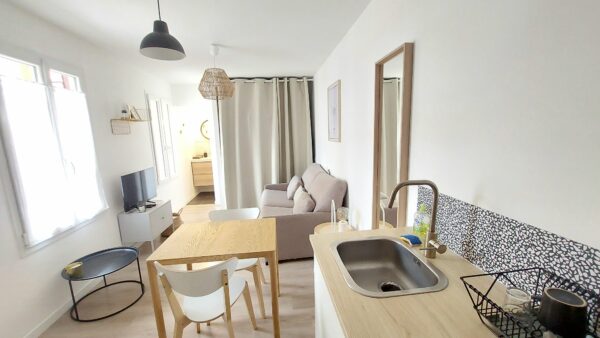 Appartement STUDIO MEUBLE /1er ETAGE / PAU CENTRE / VENDU