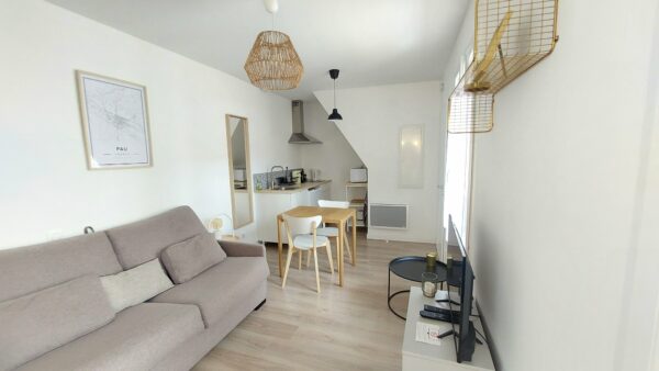 Appartement STUDIO MEUBLE /1er ETAGE / PAU CENTRE / VENDU – Image 3