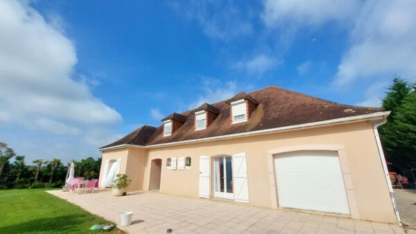Maison 4 CHAMBRES + 1 BUREAU 170m² SECTEUR SAUVAGNON NOUVEAUTE