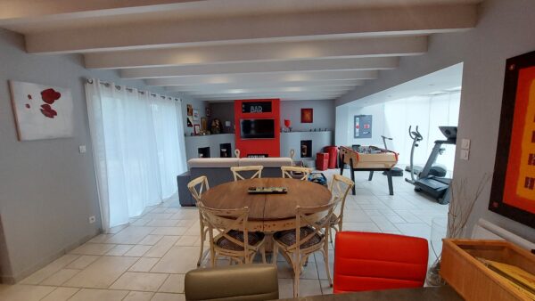 Propriété comprenant 2 maisons sur 1 hectare – Image 16
