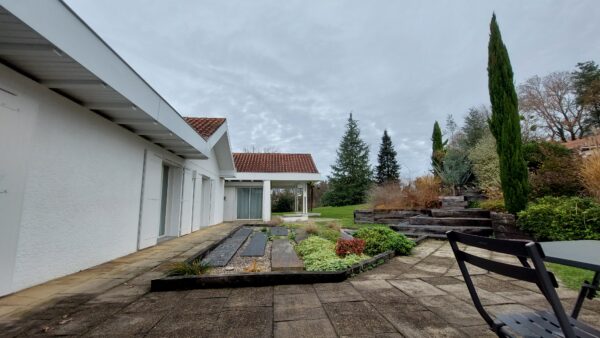 Propriété comprenant 2 maisons sur 1 hectare – Image 14