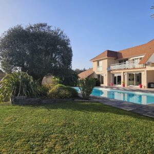 Maison familiale 6 CHAMBRES 250m² A 2 MIN DE PAU NOUVEAUTE