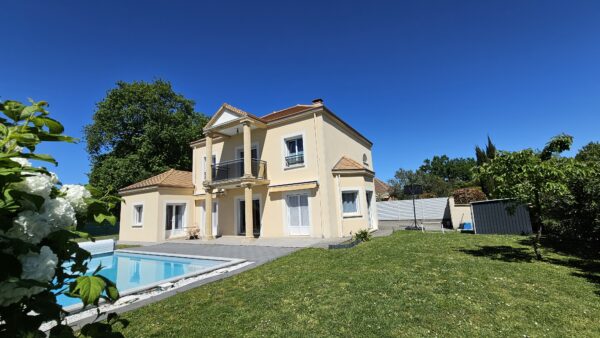 Maison 5 CHAMBRES 197m² IDRON VENDU