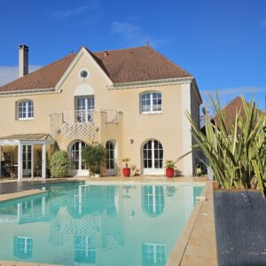 Maison familiale 6 CHAMBRES 290m² IDRON NOUVEAUTE