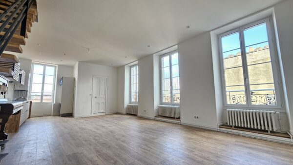 APPARTEMENT T4 ENTIEREMENT RENOVE PAU CENTRE – Image 6