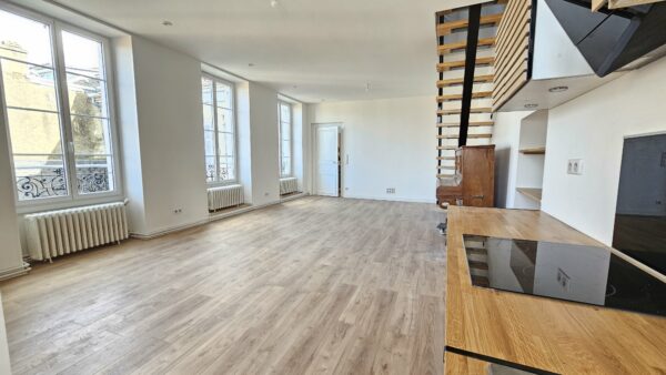 APPARTEMENT T4 ENTIEREMENT RENOVE PAU CENTRE