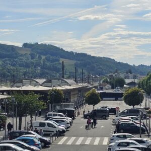 GRAND STUDIO AVEC TERRASSE ET PARKING LOURDES SOUS OFFRE