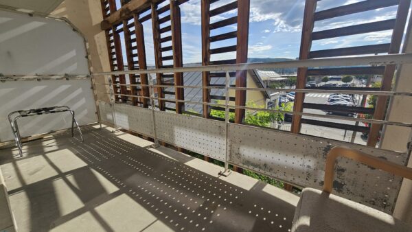 GRAND STUDIO AVEC TERRASSE ET PARKING LOURDES SOUS OFFRE – Image 2