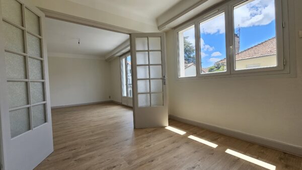 APPARTEMENT T3 AVEC GARAGE ENTIEREMENT RENOVE PAU CENTRE VENDU – Image 2