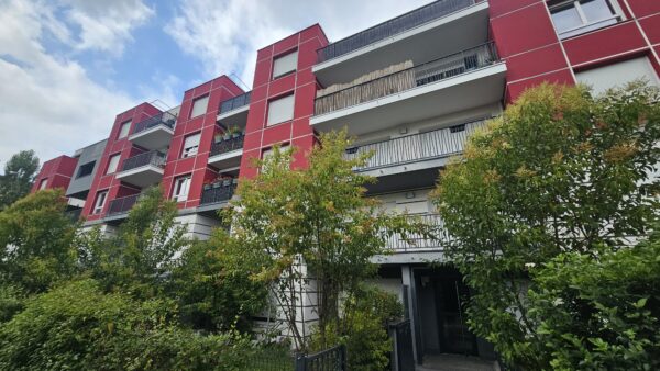 APPARTEMENT T4 AVEC TERRASSE ET DOUBLE GARAGE PAU PROXIMITE COMMODITES