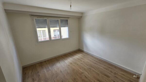 APPARTEMENT T3 AVEC GARAGE ENTIEREMENT RENOVE PAU CENTRE VENDU – Image 6