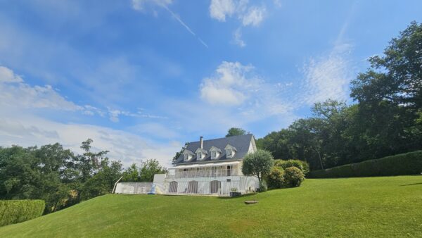 Maison 5 CHAMBRES 200m² A 5 min de MORLAAS 64160 VENDU