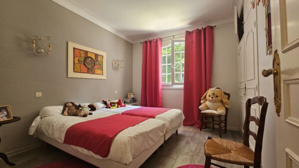 Maison 5 CHAMBRES 200m² A 5 min de MORLAAS 64160 VENDU – Image 6