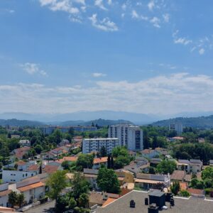 APPARTEMENT T4 AVEC BALCON ET PARKING PROXIMITE COMMODITES VUE PYRENEES VENDU