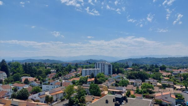 APPARTEMENT T4 AVEC BALCON ET PARKING PROXIMITE COMMODITES VUE PYRENEES VENDU