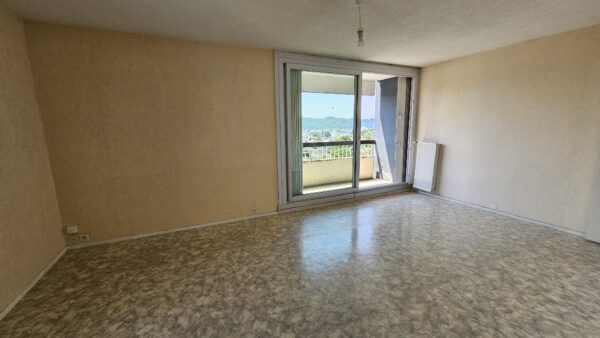 APPARTEMENT T4 AVEC BALCON ET PARKING PROXIMITE COMMODITES VUE PYRENEES VENDU – Image 5