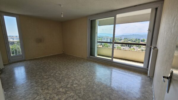 APPARTEMENT T4 AVEC BALCON ET PARKING PROXIMITE COMMODITES VUE PYRENEES VENDU – Image 4