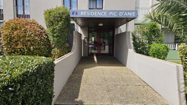 APPARTEMENT T4 AVEC BALCON ET PARKING PROXIMITE COMMODITES VUE PYRENEES VENDU – Image 2