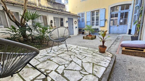APPARTEMENT T2 AVEC DEPENDANCE ET TERRASSE PAU CENTRE SOUS COMPROMIS – Image 6
