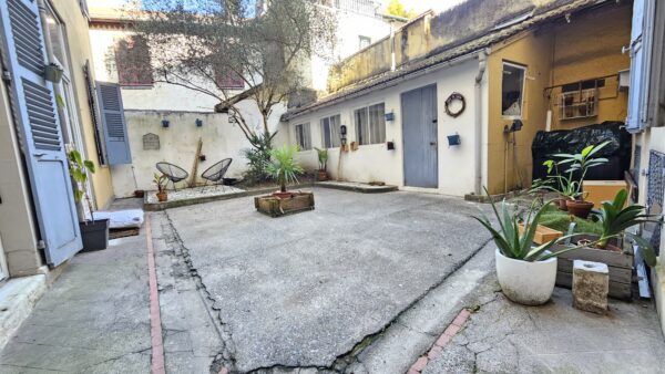 APPARTEMENT T2 AVEC DEPENDANCE ET TERRASSE PAU CENTRE SOUS COMPROMIS