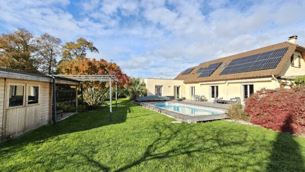 Maison 4 Chambres + 1 bureau 178 m² A 7 min de MORLAAS 64160 SOUS COMPROMIS