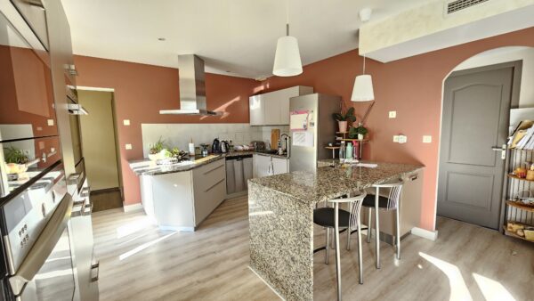Maison 4 Chambres + 1 bureau 178 m² A 7 min de MORLAAS 64160 SOUS COMPROMIS – Image 2