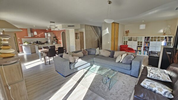 Maison 4 Chambres + 1 bureau 178 m² A 7 min de MORLAAS 64160 SOUS COMPROMIS – Image 3