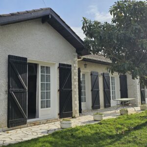 Maison 3 CHAMBRES AVEC DOUBLE GARAGE ET PISCINE