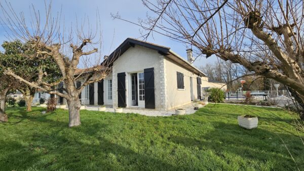 Maison 3 CHAMBRES AVEC DOUBLE GARAGE ET PISCINE – Image 2