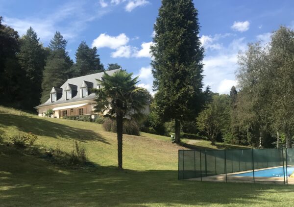 Maison 6 CHAMBRES + 1 BUREAU / 10 min DU CENTRE DE PAU / NOUVEAUTE