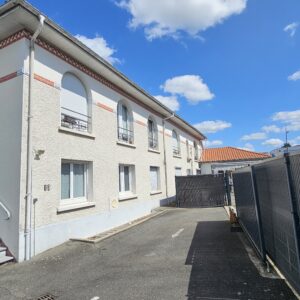 STUDIO MEUBLE PROCHE FAC PAU SOUS OFFRE